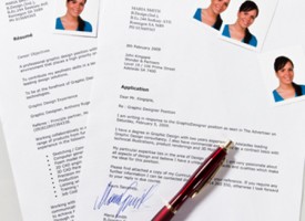 Entregar el currículum en una empresa