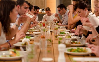 Comportarse en una cena o comida de empresa