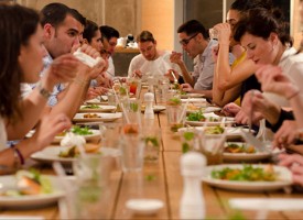 Comportarse en una cena o comida de empresa